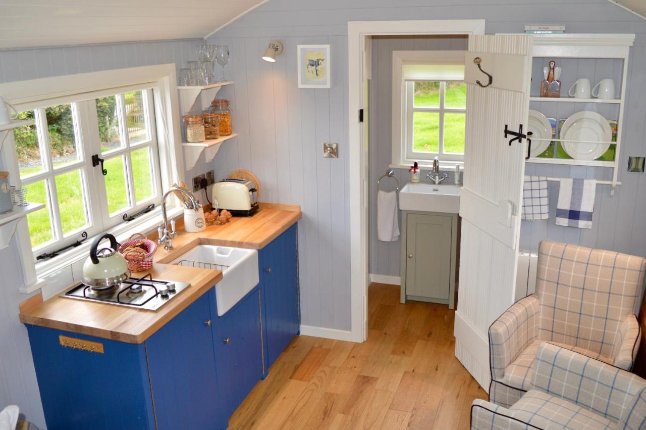 Sheelin Huts Blue, Hot-Tub Available From 1St April Until 1St November Villa Кейвън Екстериор снимка