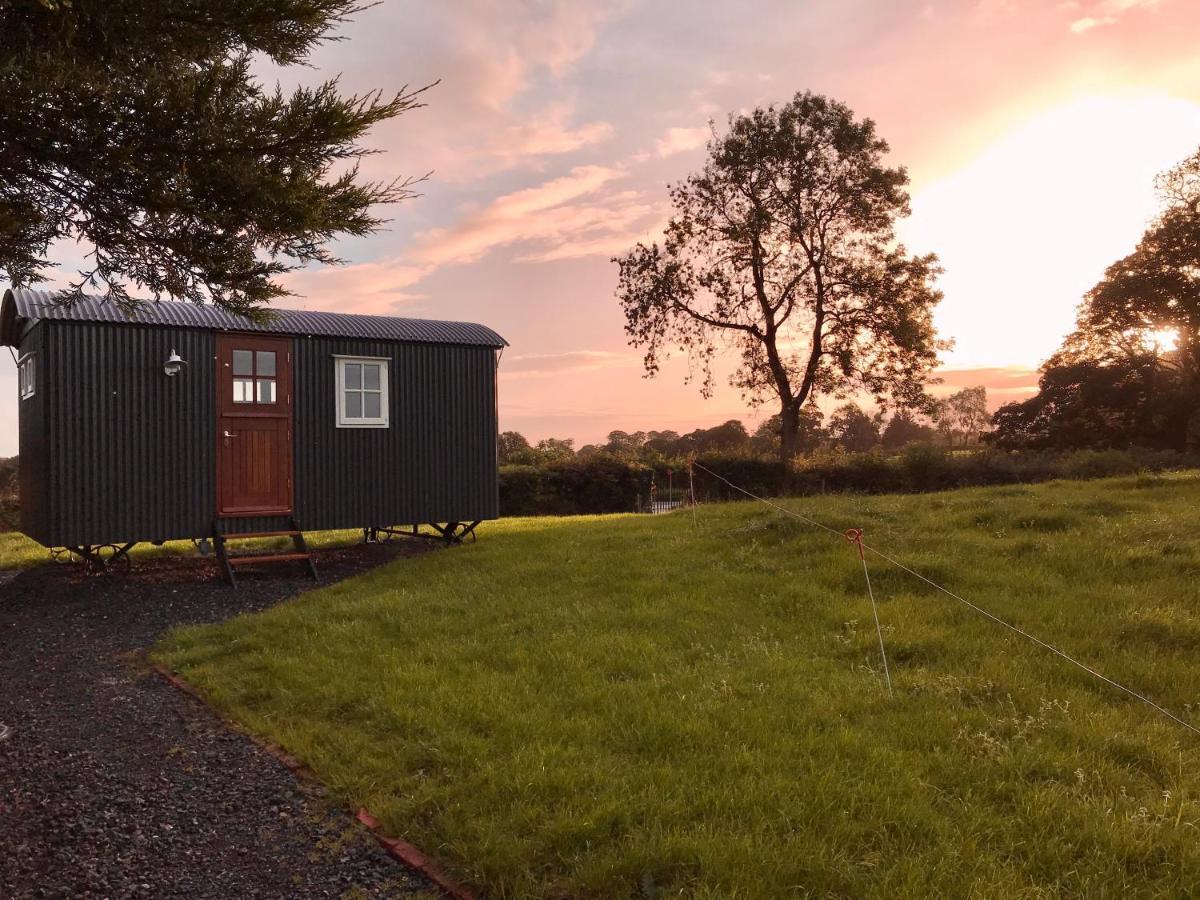 Sheelin Huts Blue, Hot-Tub Available From 1St April Until 1St November Villa Кейвън Екстериор снимка