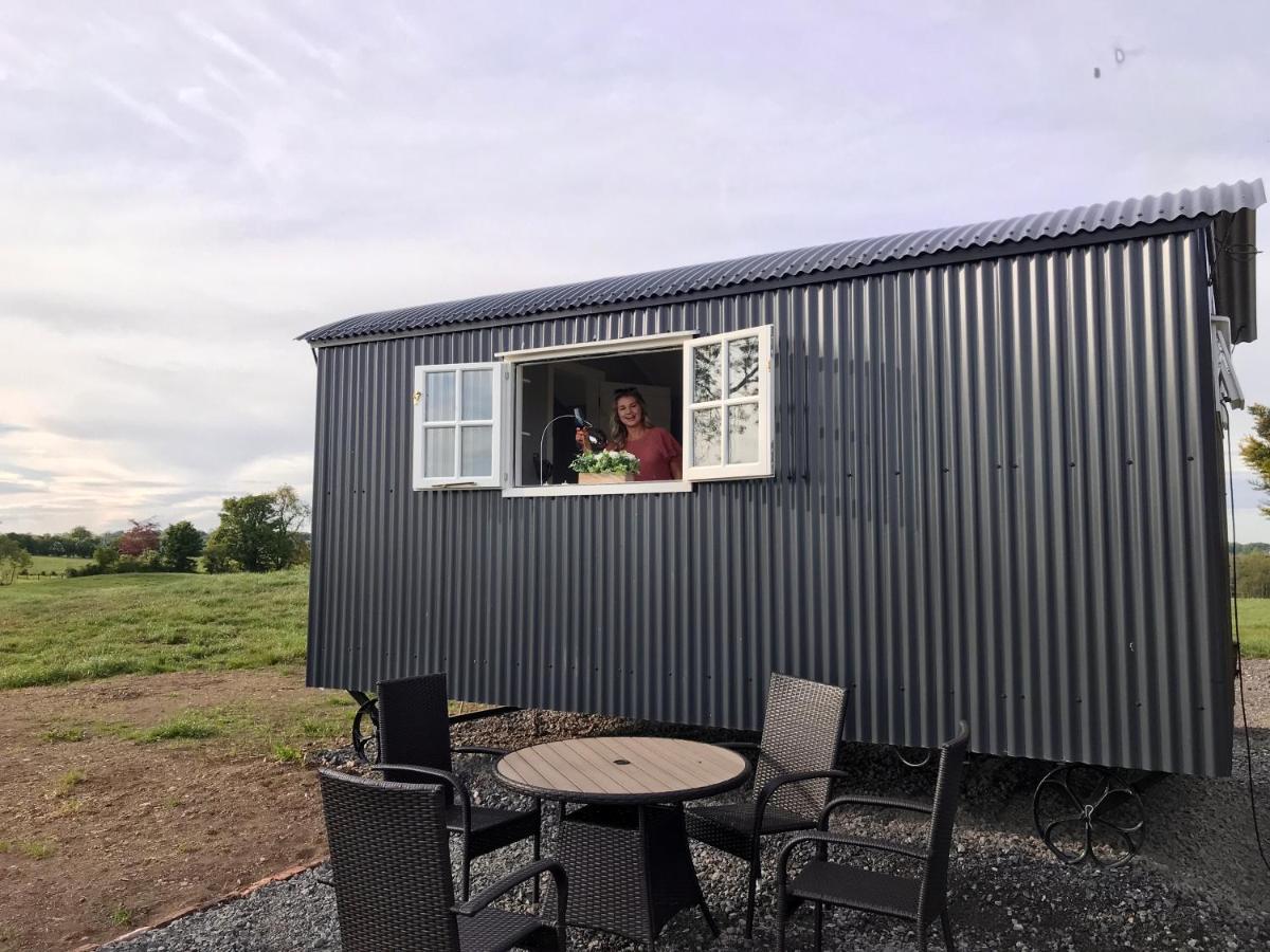 Sheelin Huts Blue, Hot-Tub Available From 1St April Until 1St November Villa Кейвън Екстериор снимка