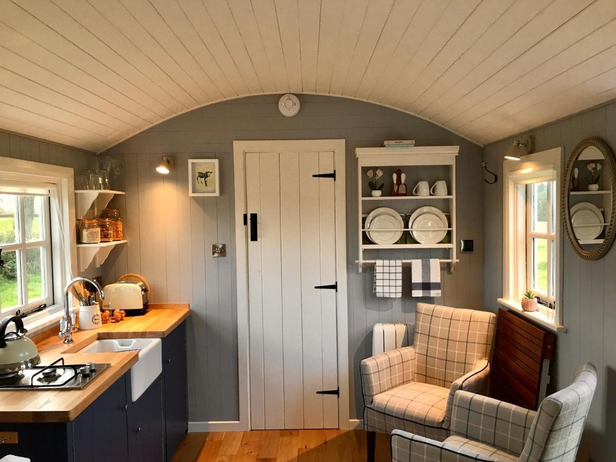 Sheelin Huts Blue, Hot-Tub Available From 1St April Until 1St November Villa Кейвън Екстериор снимка
